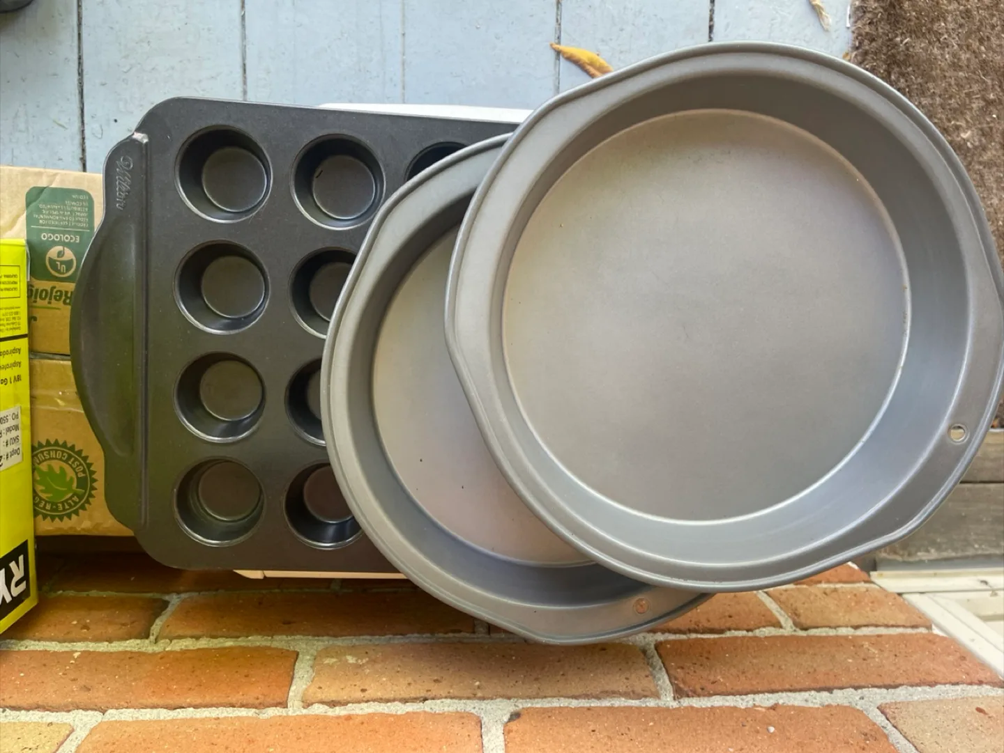 🥕Wilton Muffin Pan & Round Cake Pans image indicator(2)