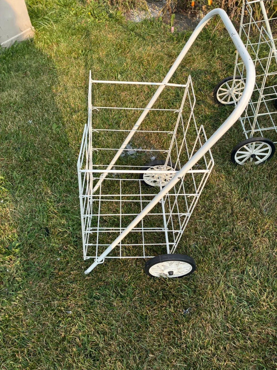 White Wire Shopping Cart thumbnail