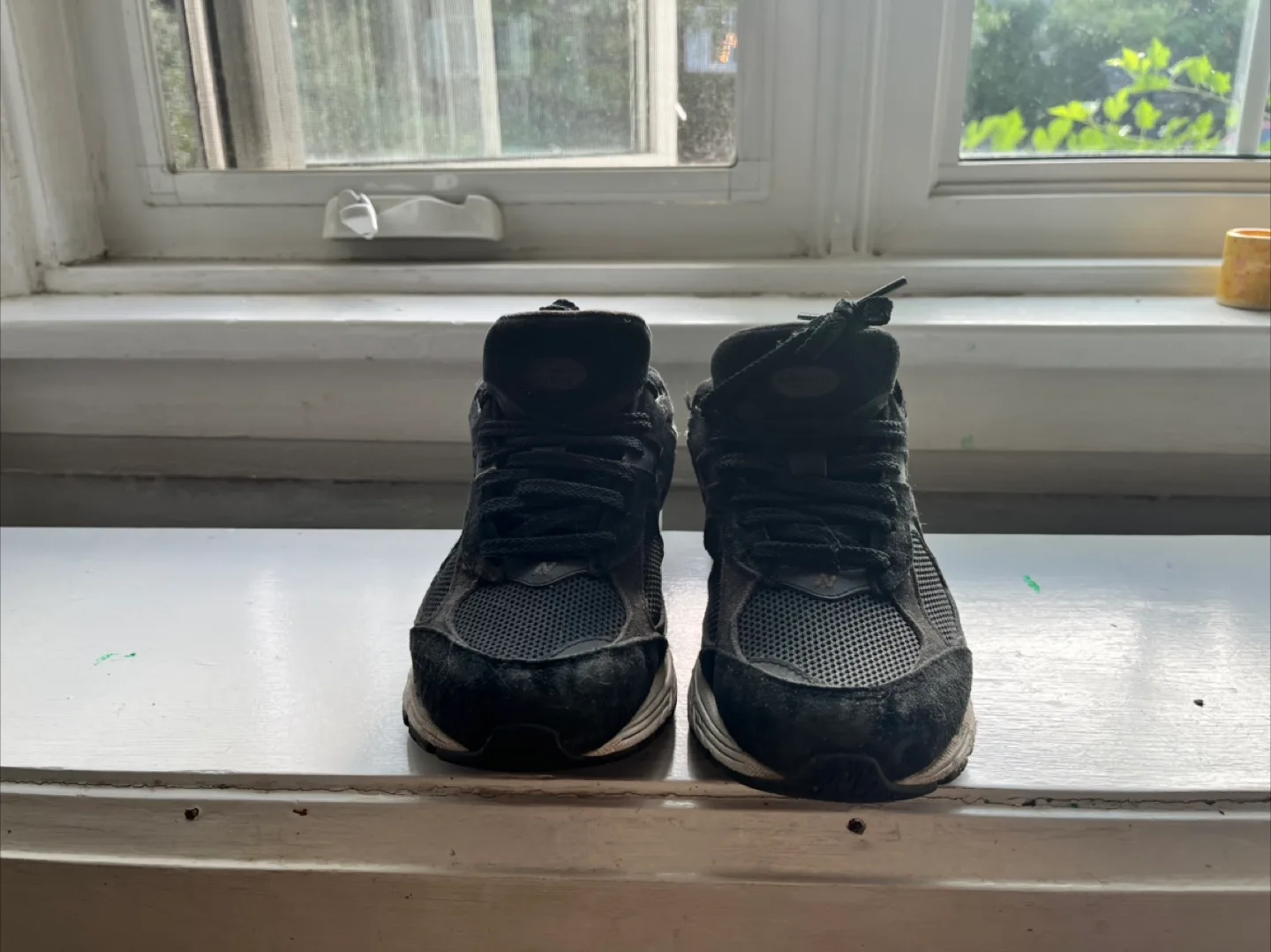 Black New Balance size 8 image indicator(3)