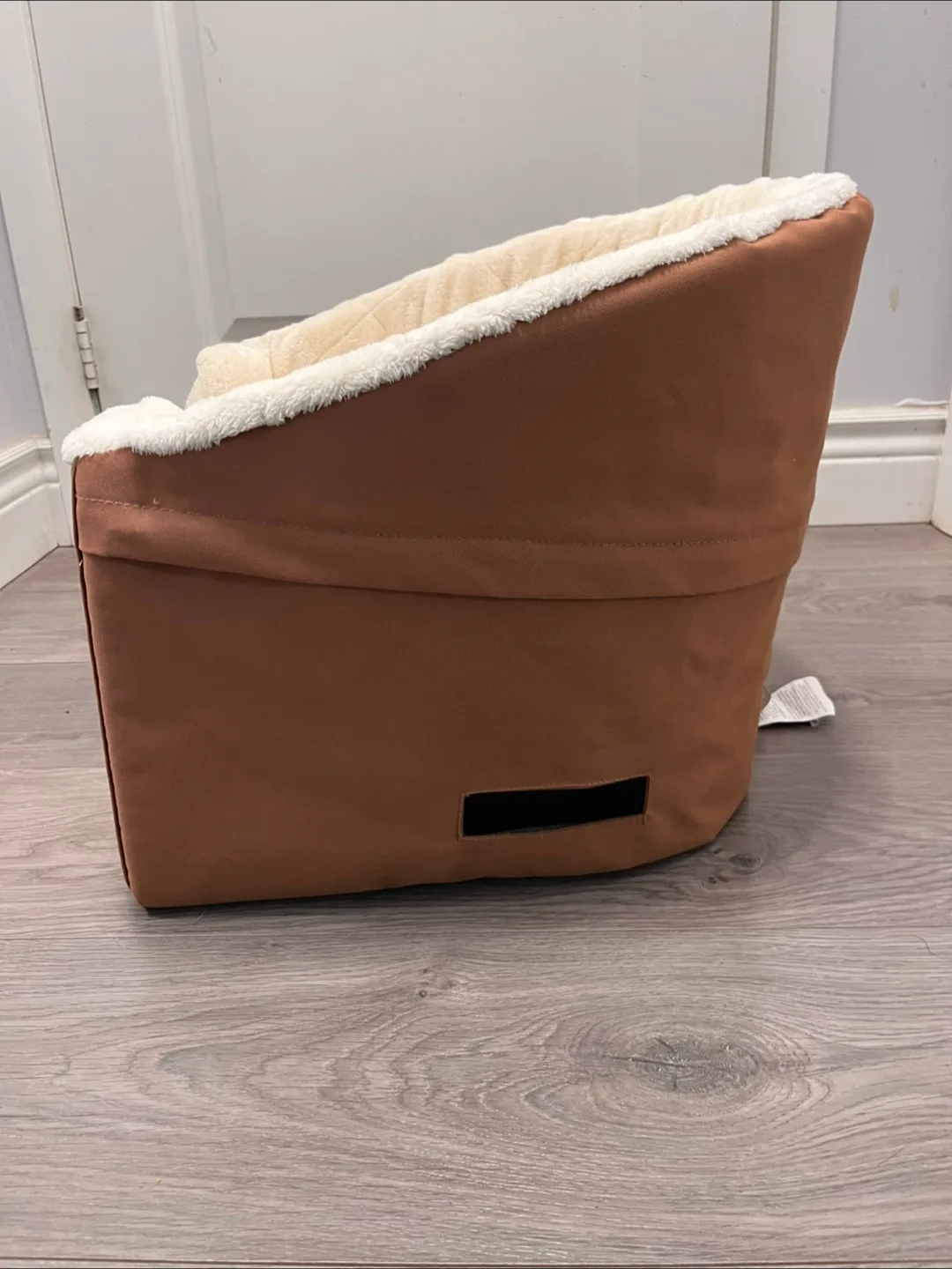 Pet Car Booster Bucket Seat for Small Pets up to 25lbs image indicator(2)