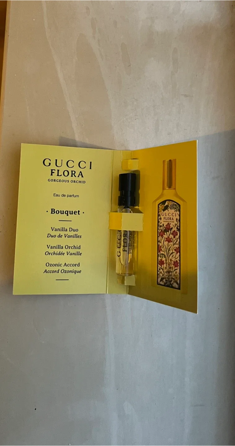 Cosmetics & Fragrance bundle for image indicator(5)