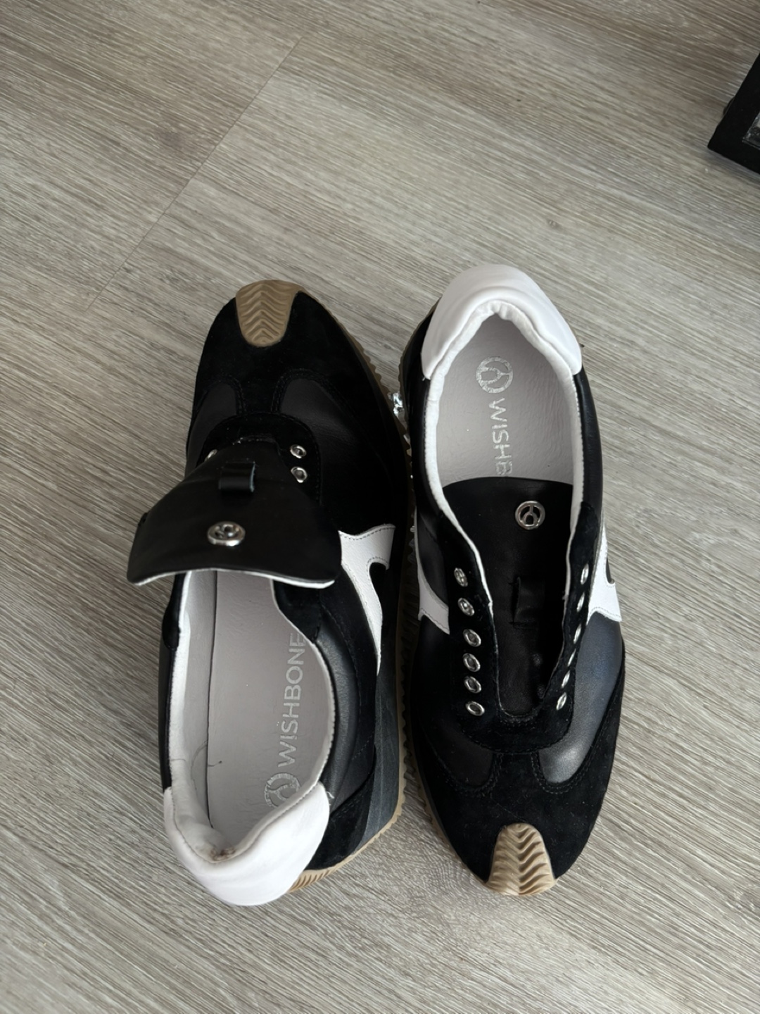 Wishbone Black & White Sneakers