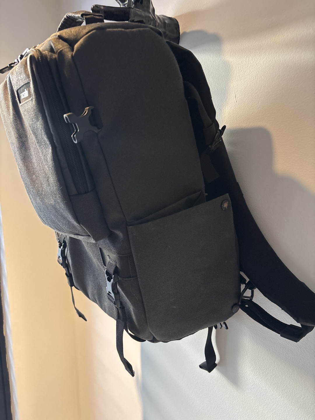 Pacsafe Anti-Theft Backpack Camera Bag Camsafe - photo 3