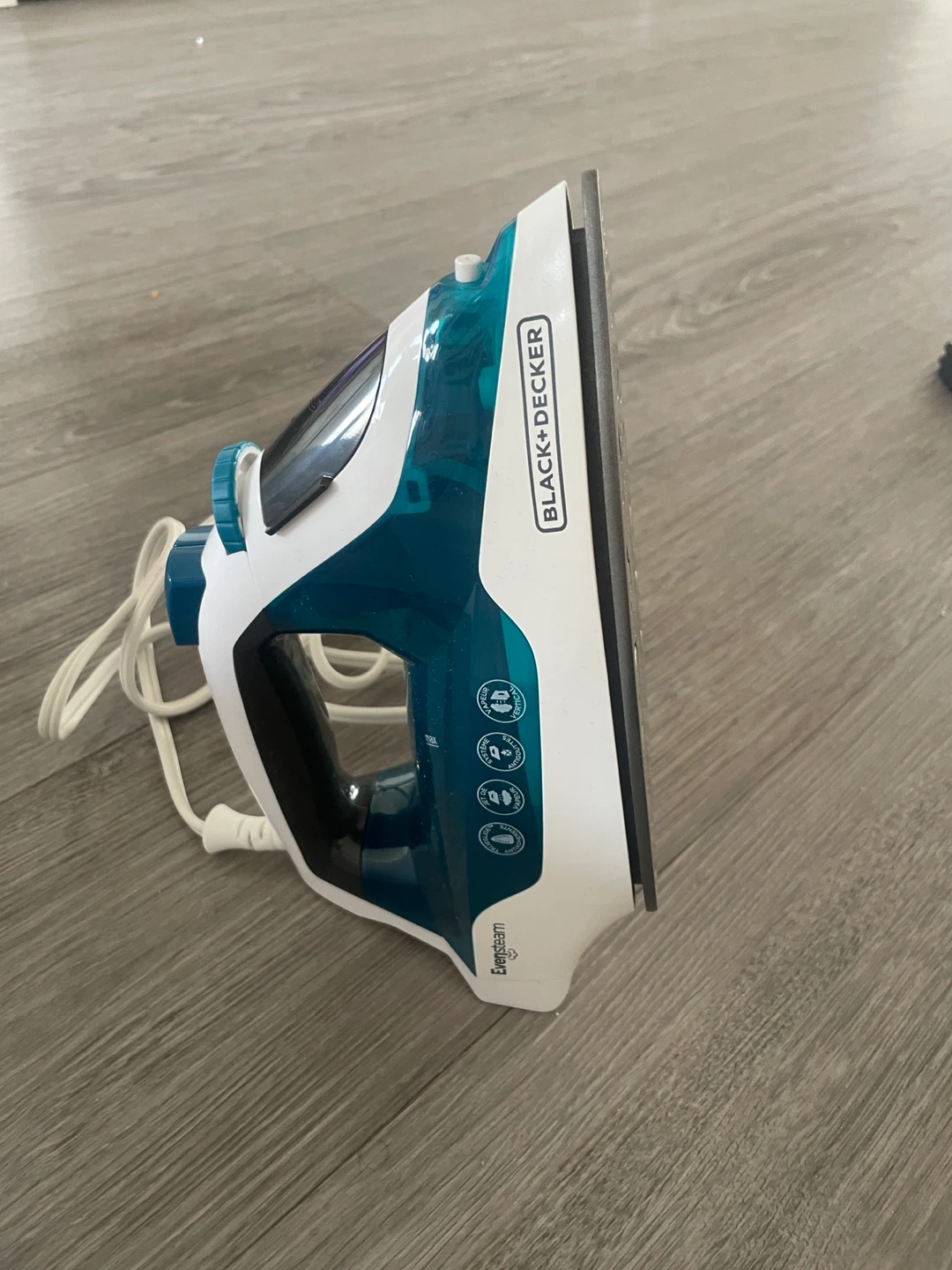 Black+Decker EvenSteam Iron - photo 3