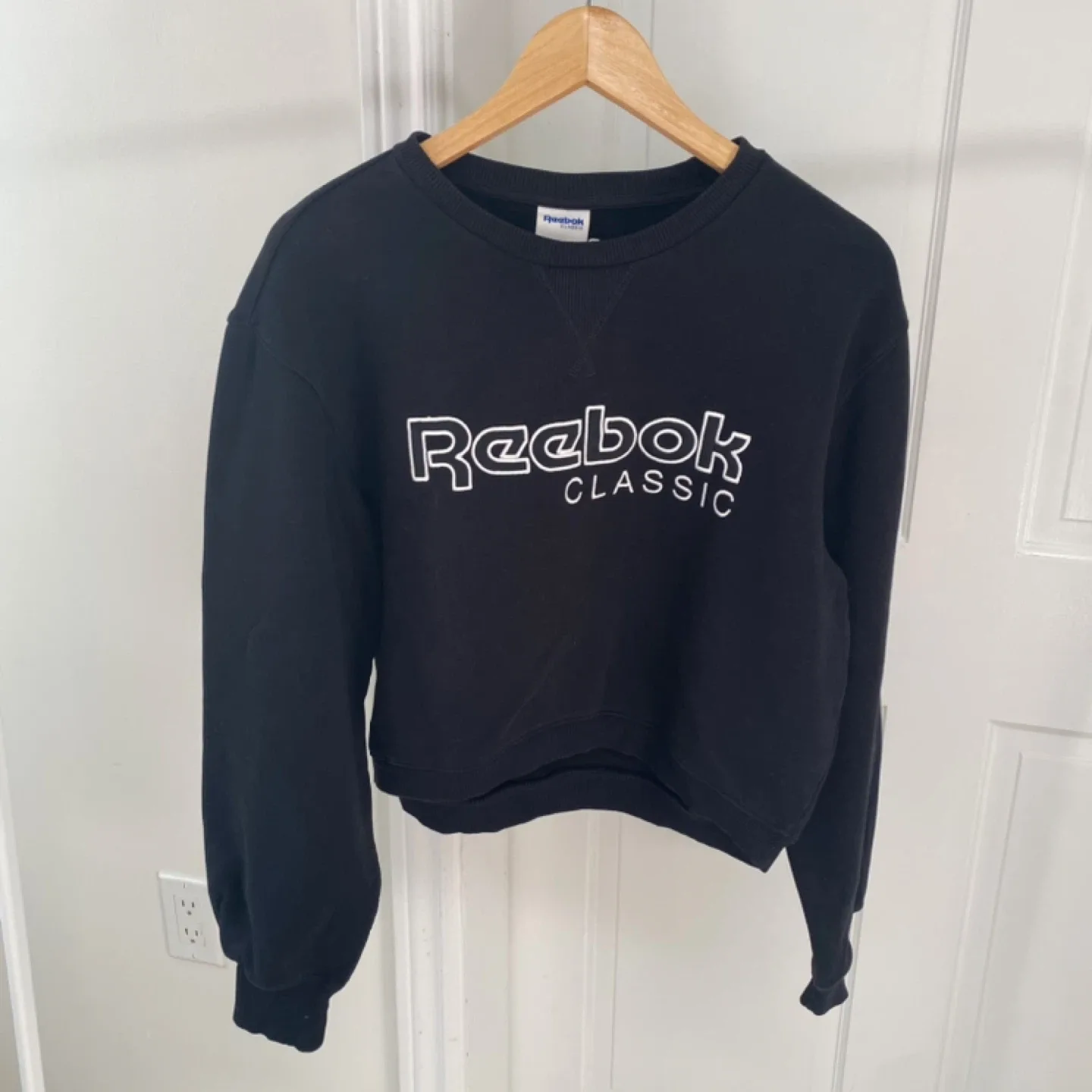 Reebok Classic Black Cropped Sweatshirt thumbnail