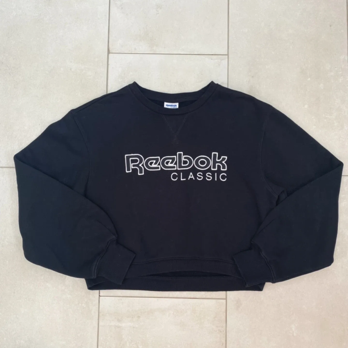 Reebok Classic Black Cropped Sweatshirt image indicator(3)