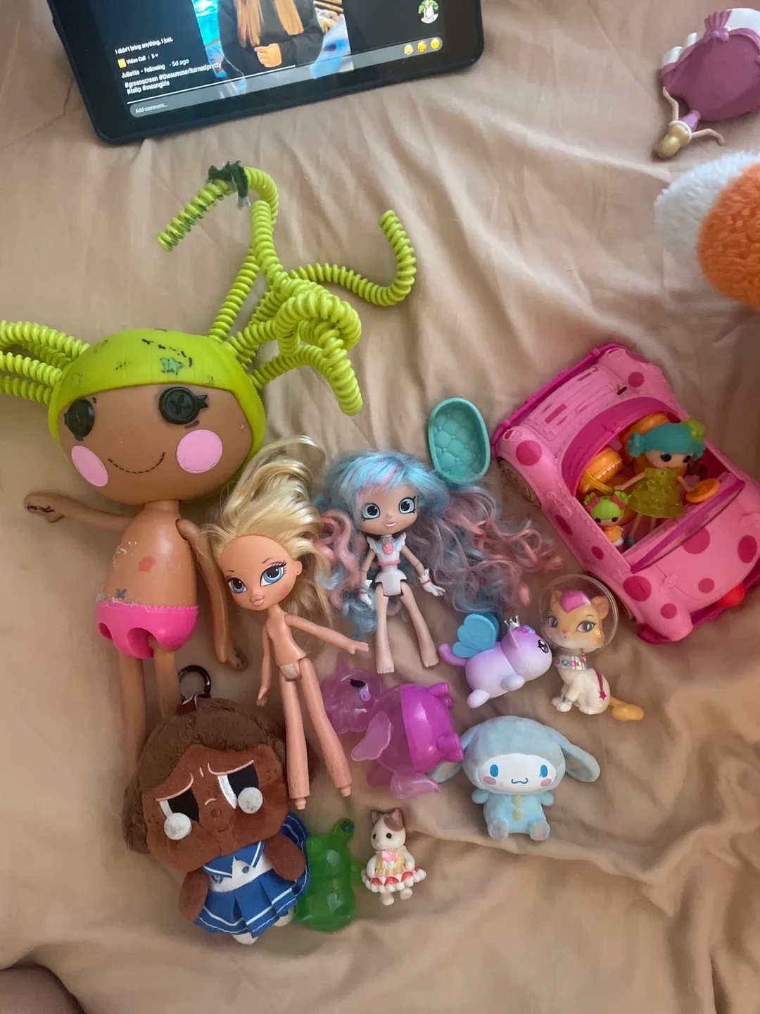 Mixed Lot of Dolls and Toys thumbnail