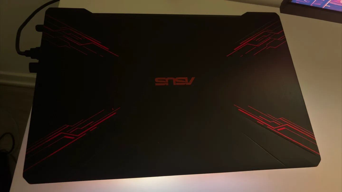 Laptop gaming setup image indicator(6)