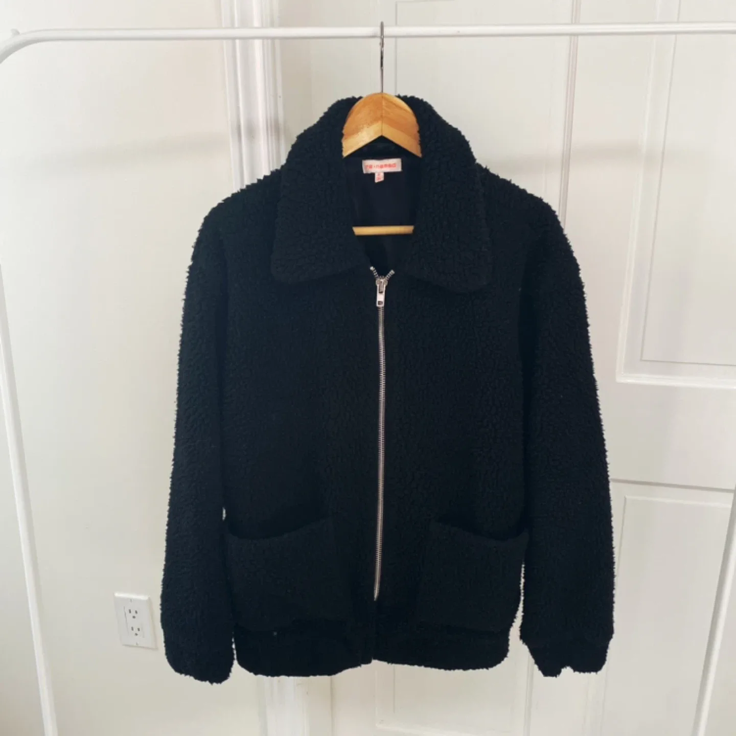 Women’s Black Sherpa Jacket - Size M thumbnail