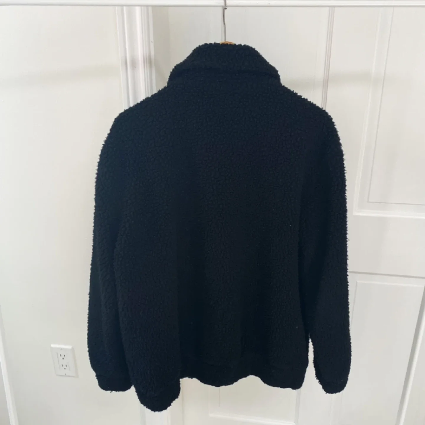 Women’s Black Sherpa Jacket - Size M image indicator(2)