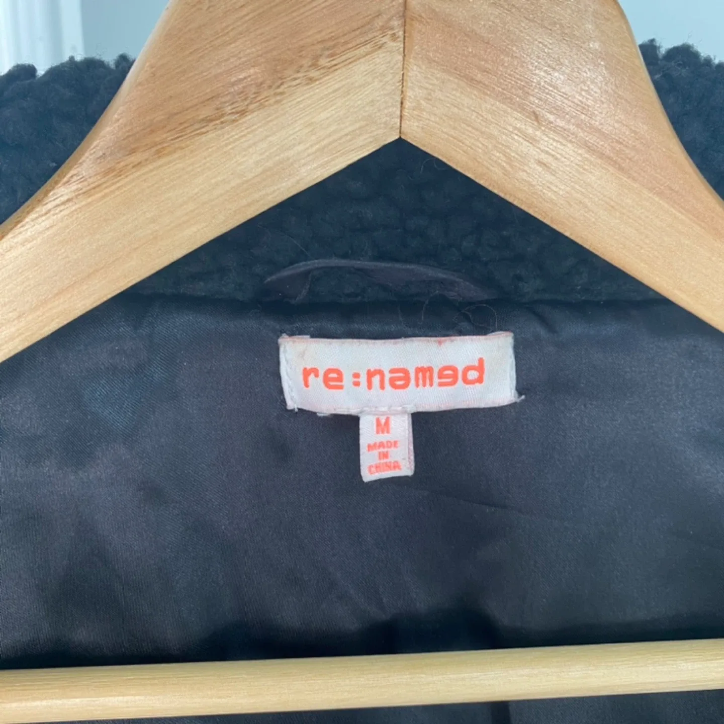 Women’s Black Sherpa Jacket - Size M image indicator(4)