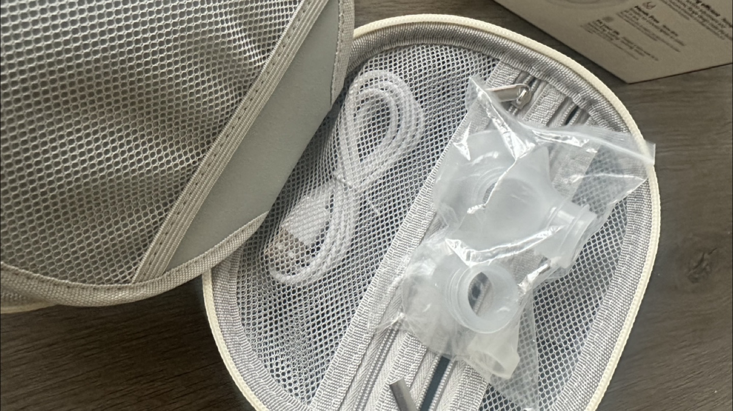 momcozy M5 Breast Pump - Like New! - photo 2