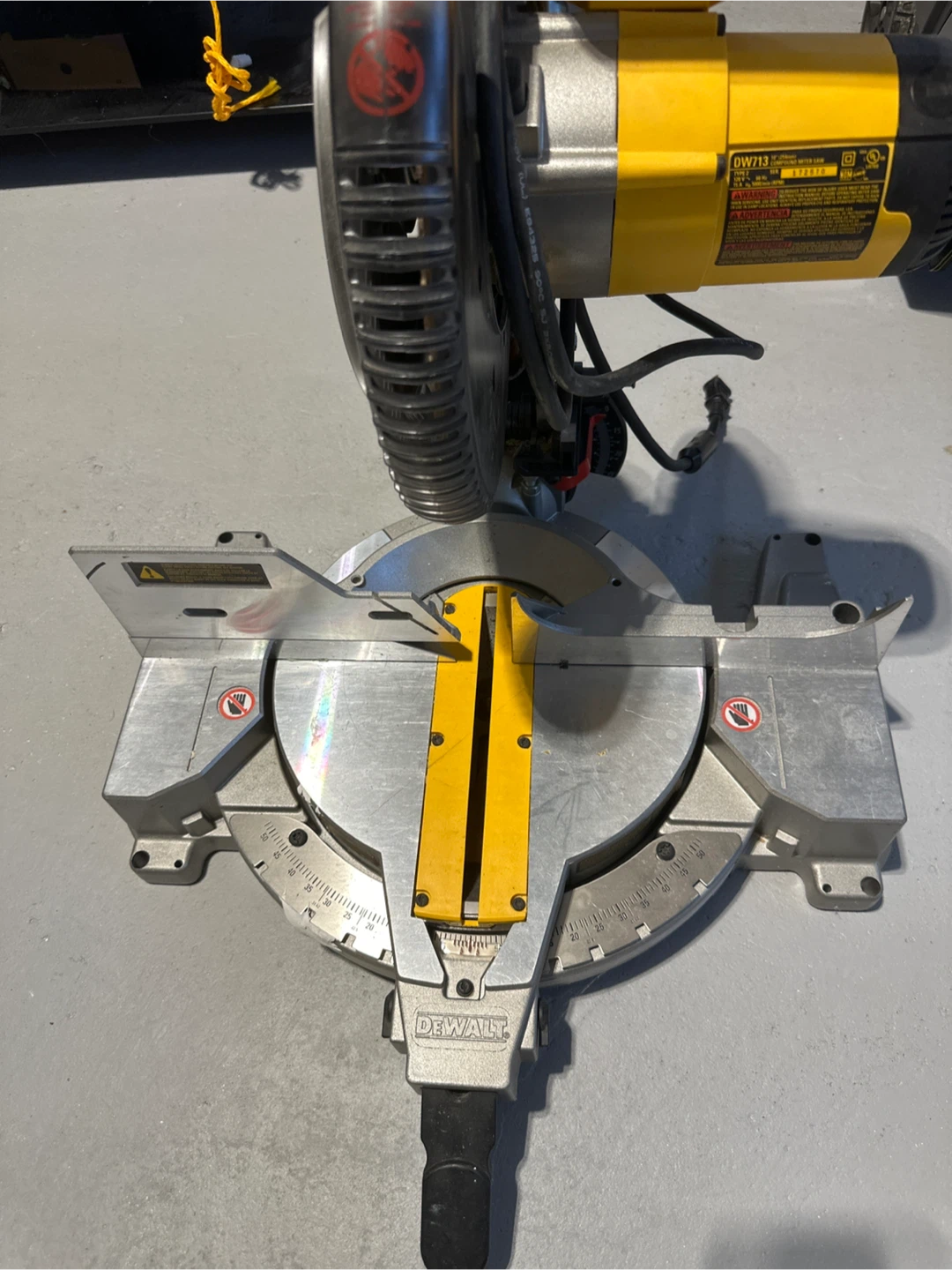 DeWalt DW713 10" Compound Miter Saw - photo 4