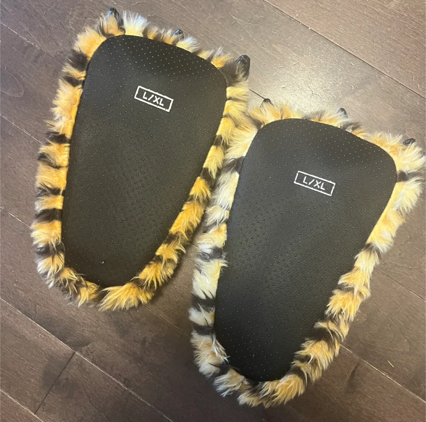 Tiger Paw Slippers - Size L/XL image indicator(2)