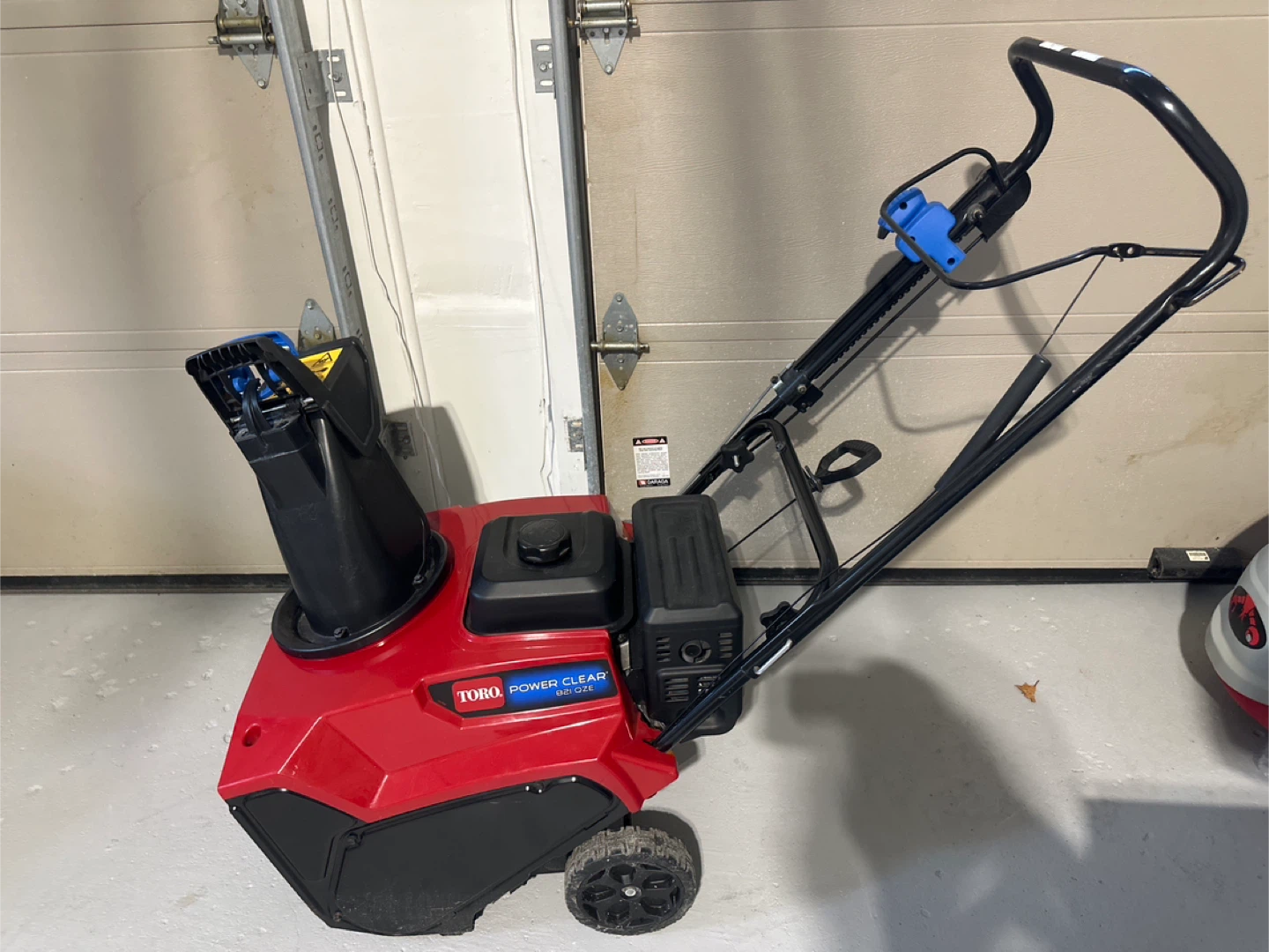 Toro Power Clear 821 QZE Snowblower - photo 2