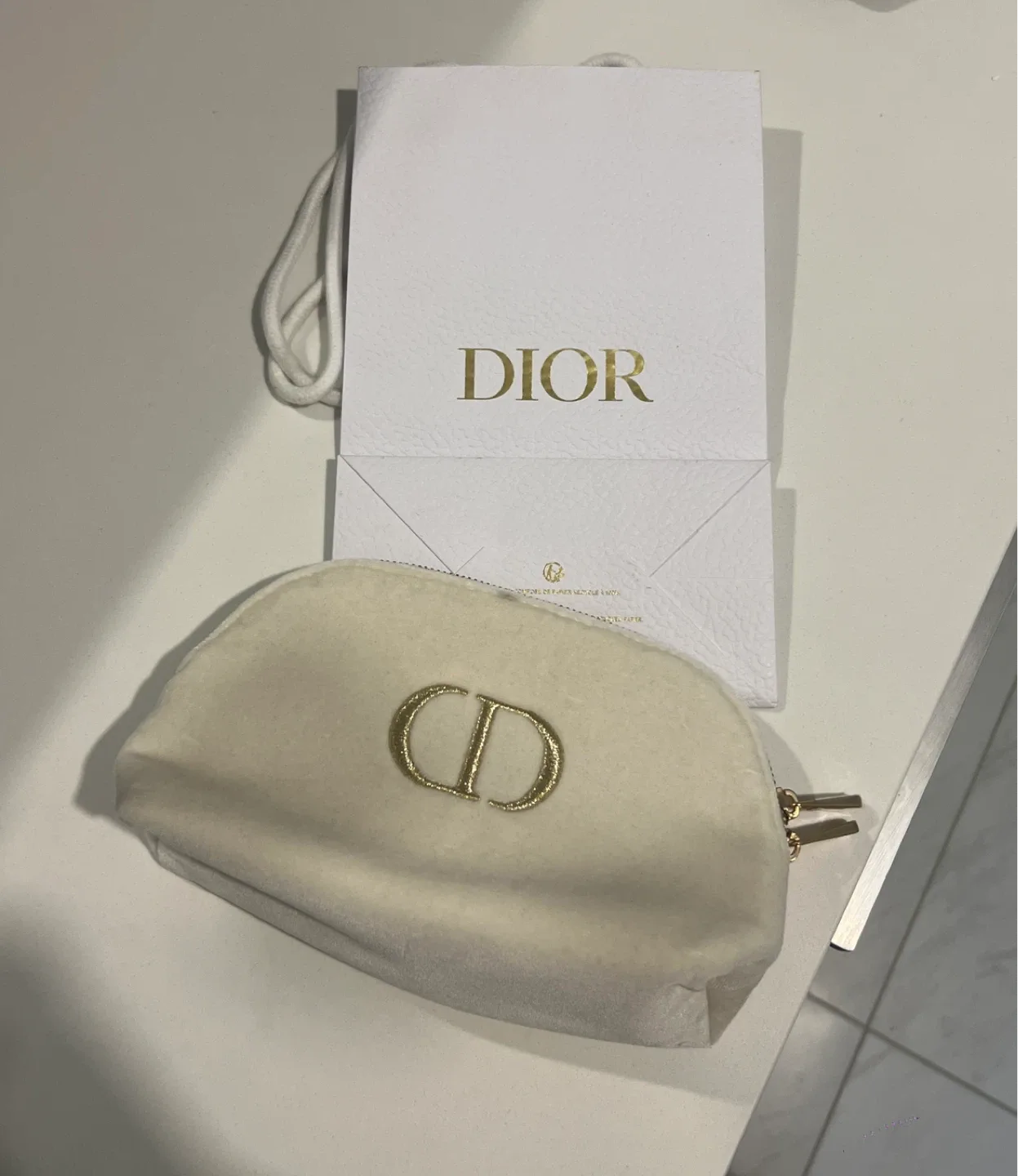 Dior White Cosmetic Pouch/bag image indicator(5)