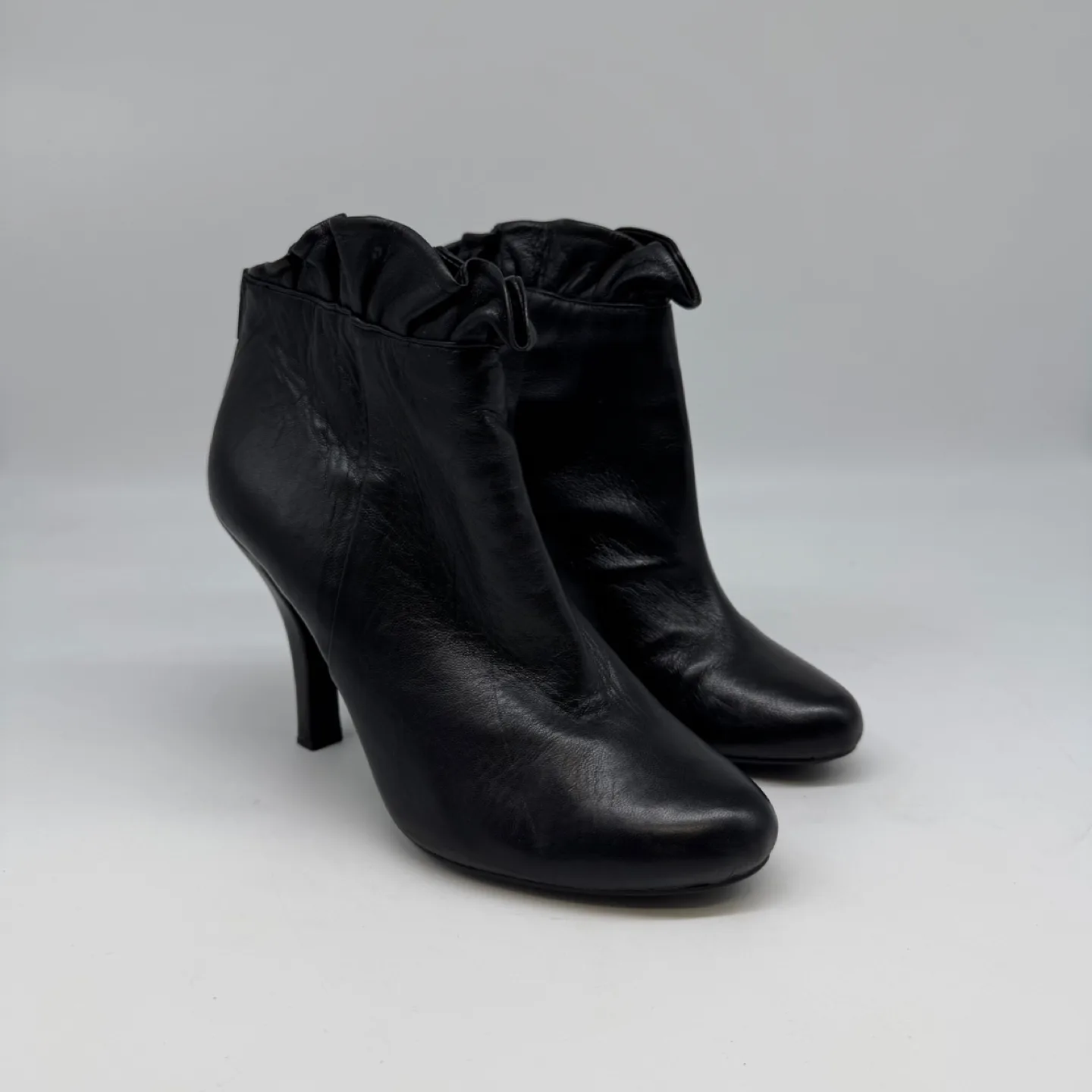 Me Too Leather Ankle Booties with Ruffle Trim -size (US 8.5) New thumbnail