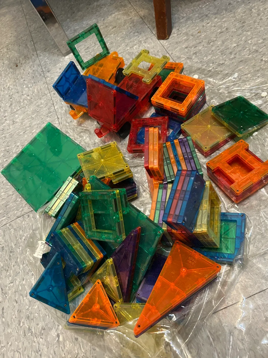 Magna-Tiles Set - Colorful Magnetic Building Tiles image indicator(2)