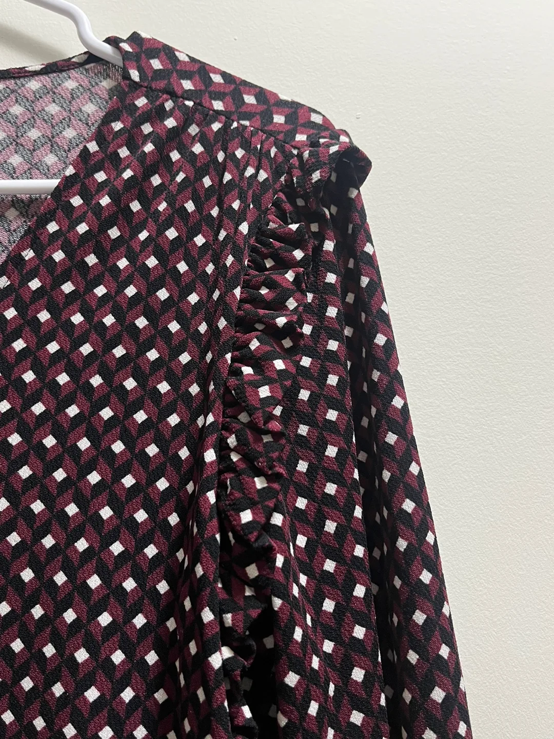 Michael Kors Burgundy abstract design Blouse sz M image indicator(8)