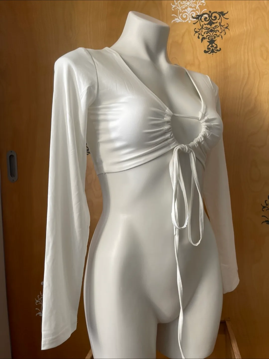 Vintage 2000s Y2K White Front Tie Up Long Sleeve Crop Top Small image indicator(3)