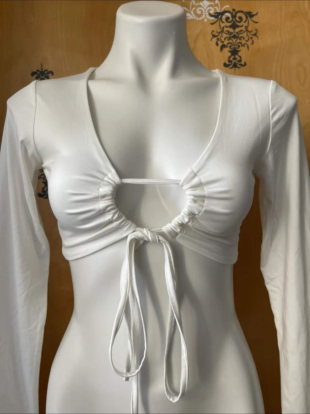 Vintage 2000s Y2K White Front Tie Up Long Sleeve Crop Top Small image indicator(2)