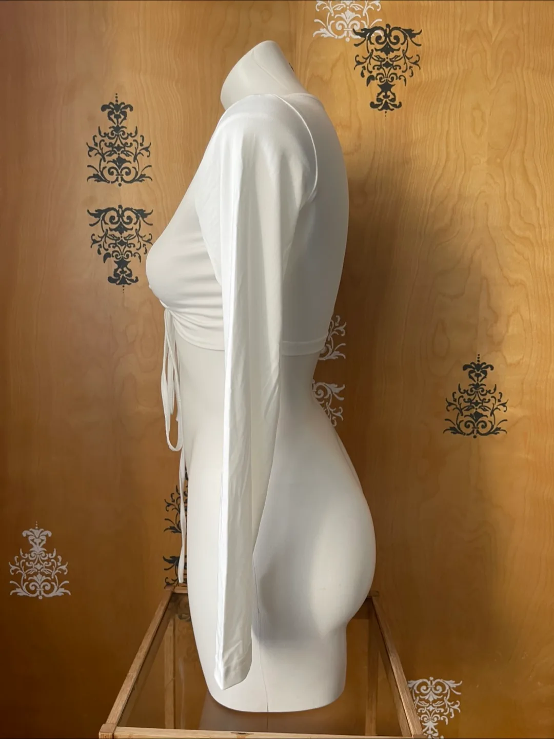 Vintage 2000s Y2K White Front Tie Up Long Sleeve Crop Top Small image indicator(7)