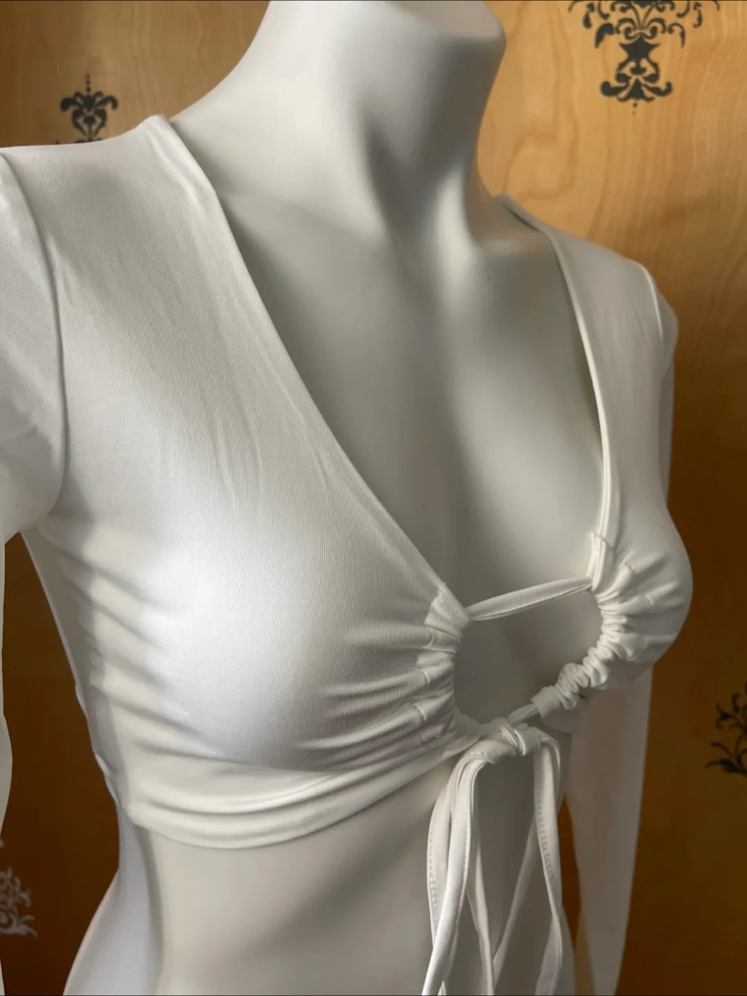 Vintage 2000s Y2K White Front Tie Up Long Sleeve Crop Top Small image indicator(9)