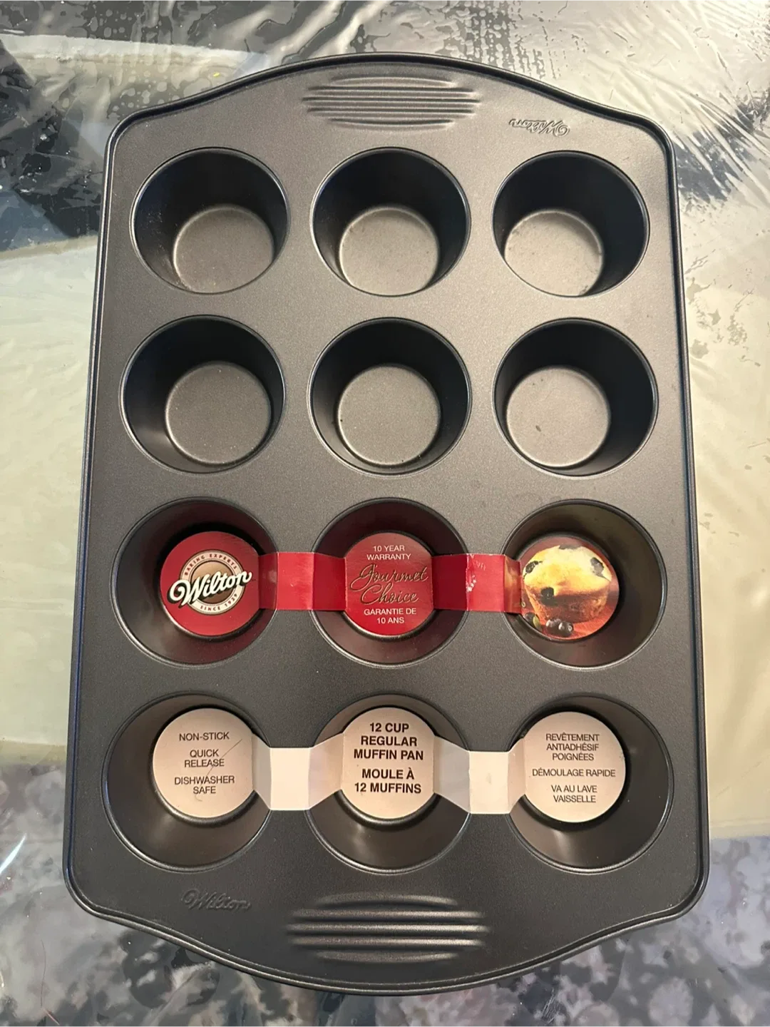 Wilton 12-Cup Regular Muffin Pan - Non-Stick thumbnail