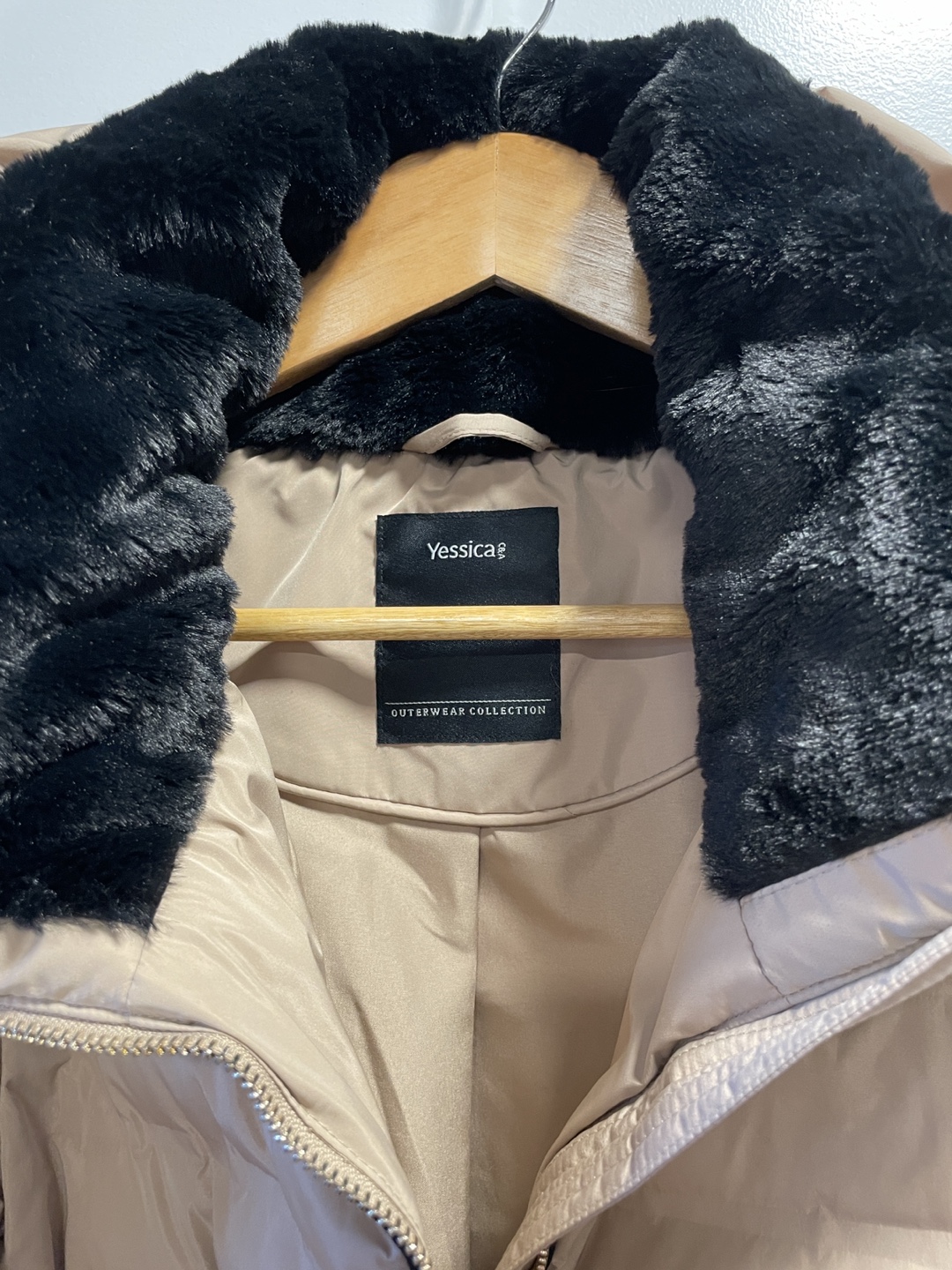 Women’s quilted jacket with faux fur trim - photo 3