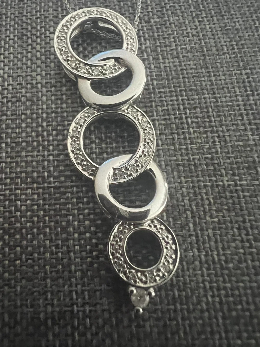 10 k diamond Circle Pendant Necklace thumbnail