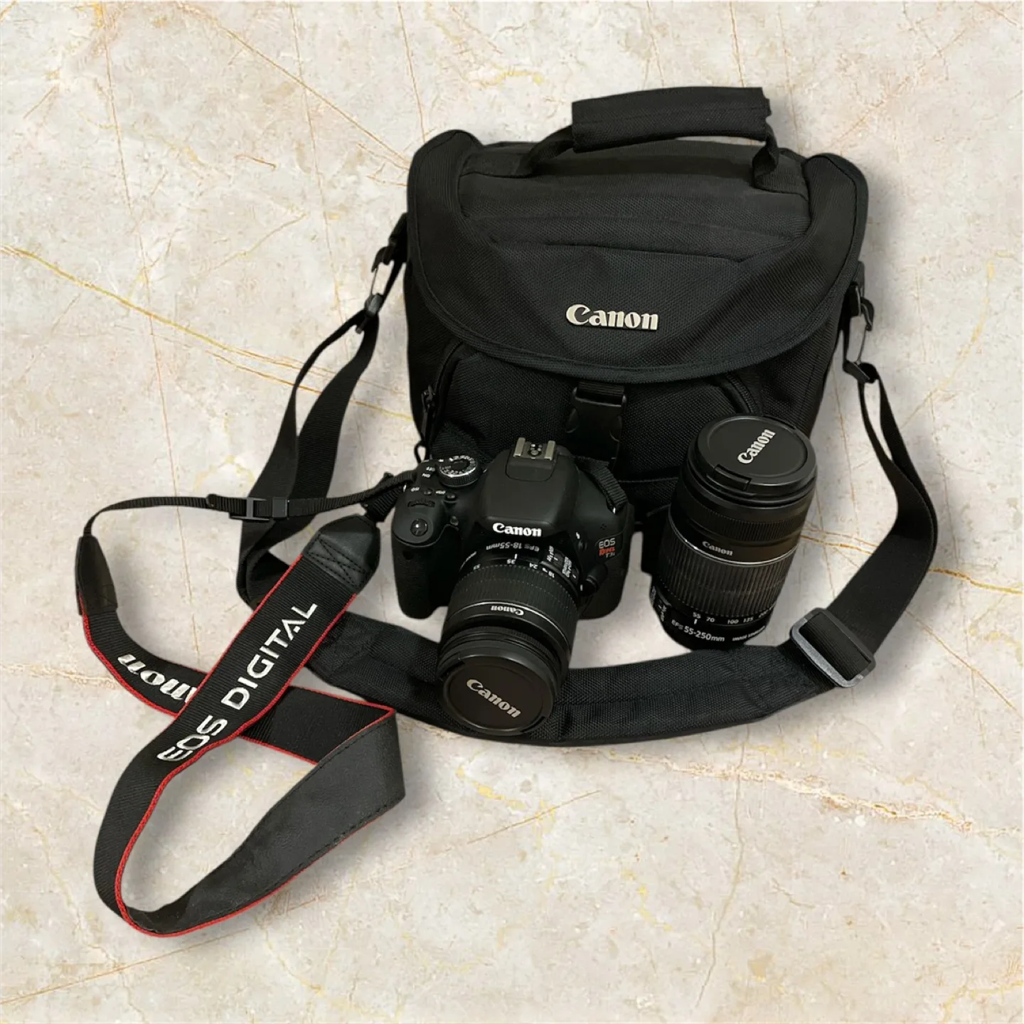 Canon EOS Rebel T3i Camera Kit and bag 🥕 thumbnail