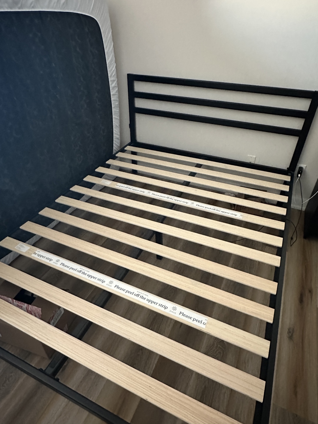 Full size bed frame with wooden slats - photo 2
