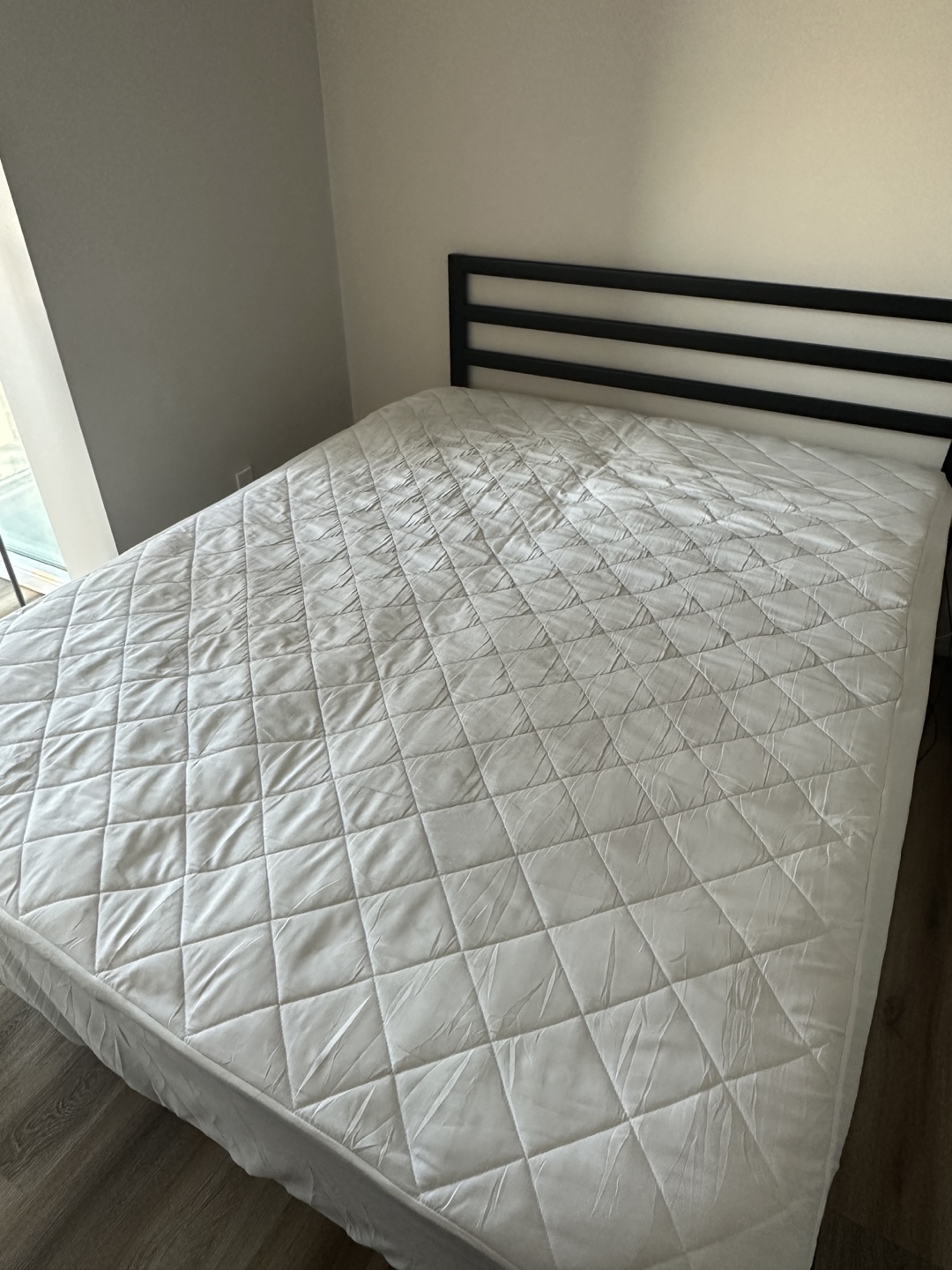 Full size bed frame with wooden slats - photo 3