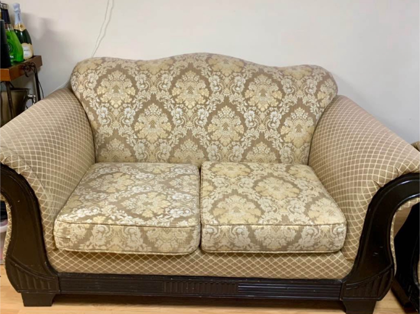 Sofa (FREE DELIVERY) - photo 2