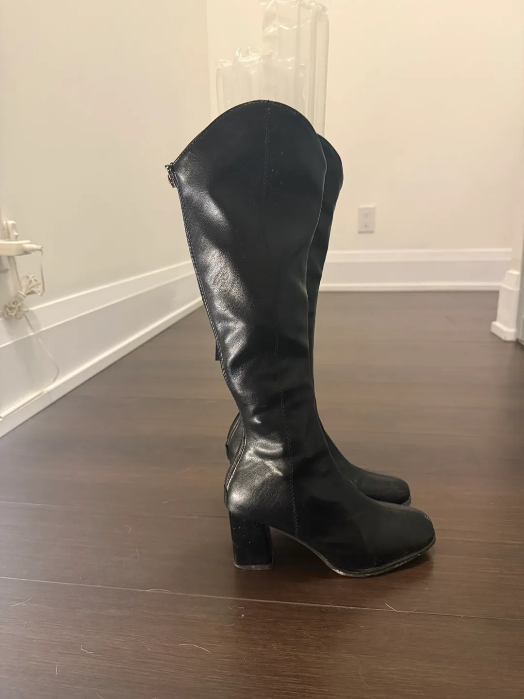 Black Leather Boots size 5.5 image indicator(2)