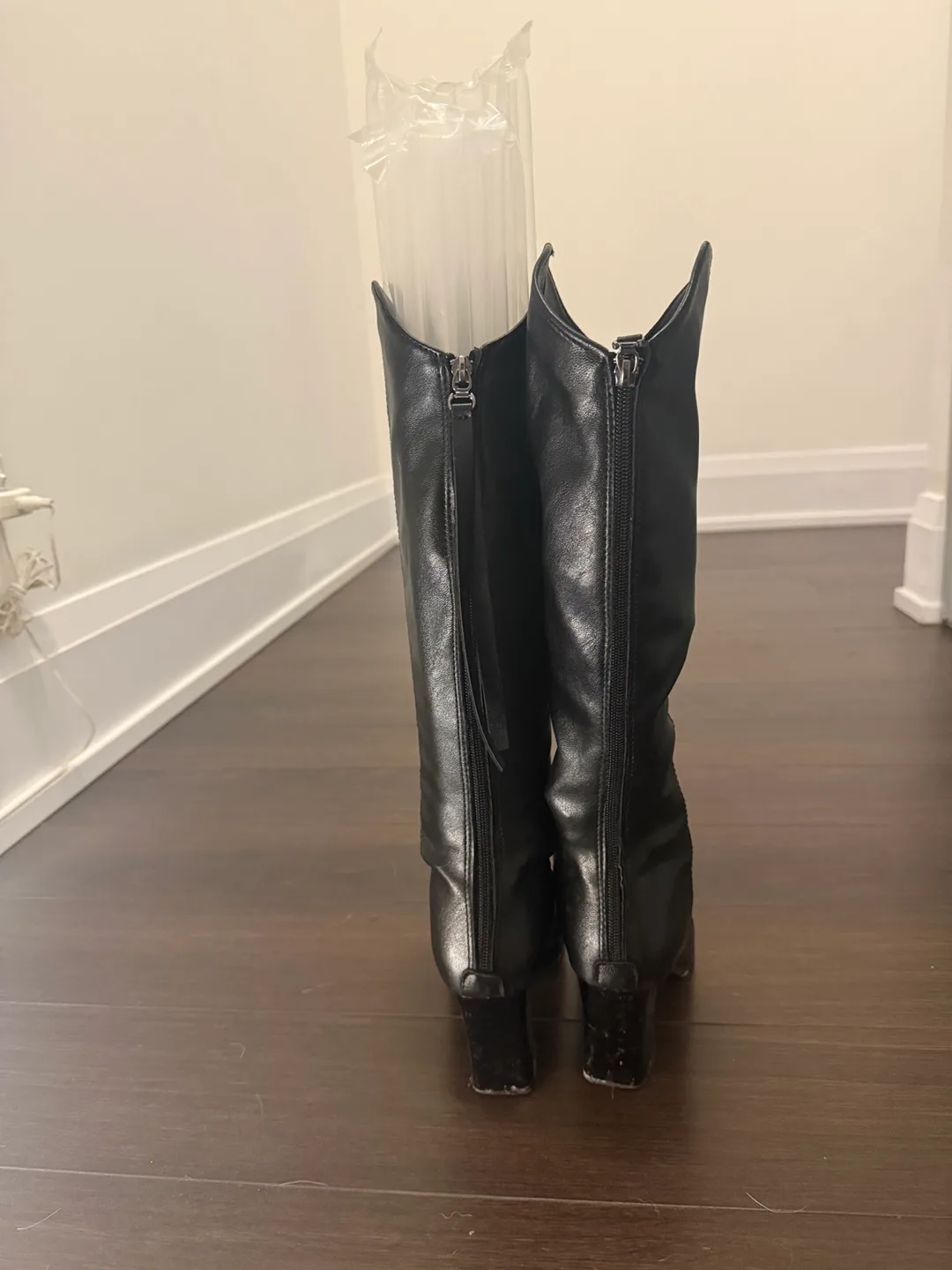 Black Leather Boots size 5.5 image indicator(3)