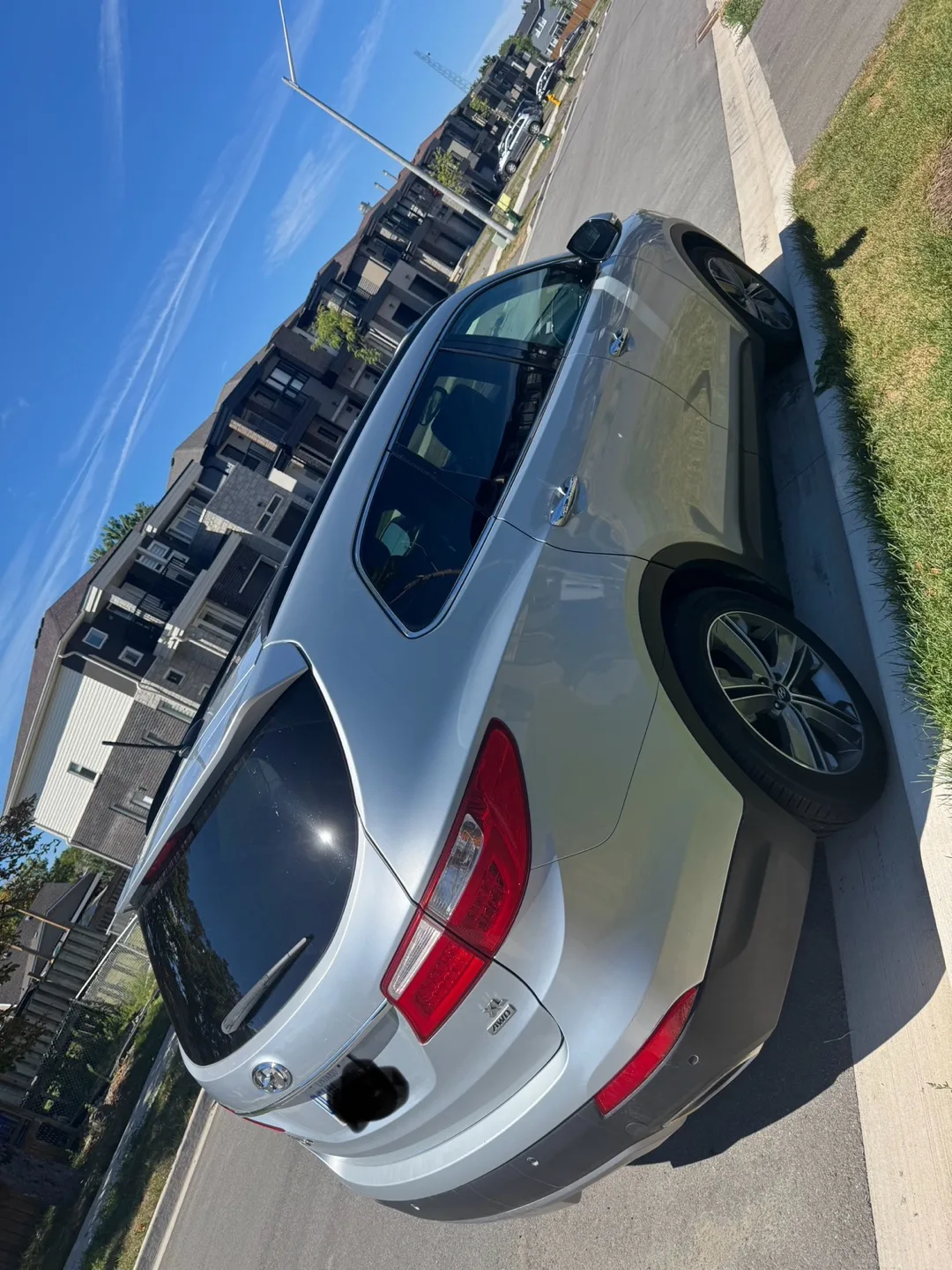 2015 Hyundai Santa Fe XL – V6 AWD – 7-Seater Family SUV image indicator(4)