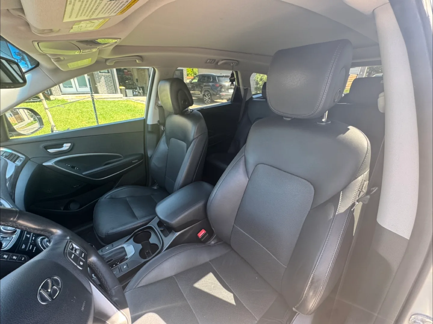 2015 Hyundai Santa Fe XL – V6 AWD – 7-Seater Family SUV image indicator(7)