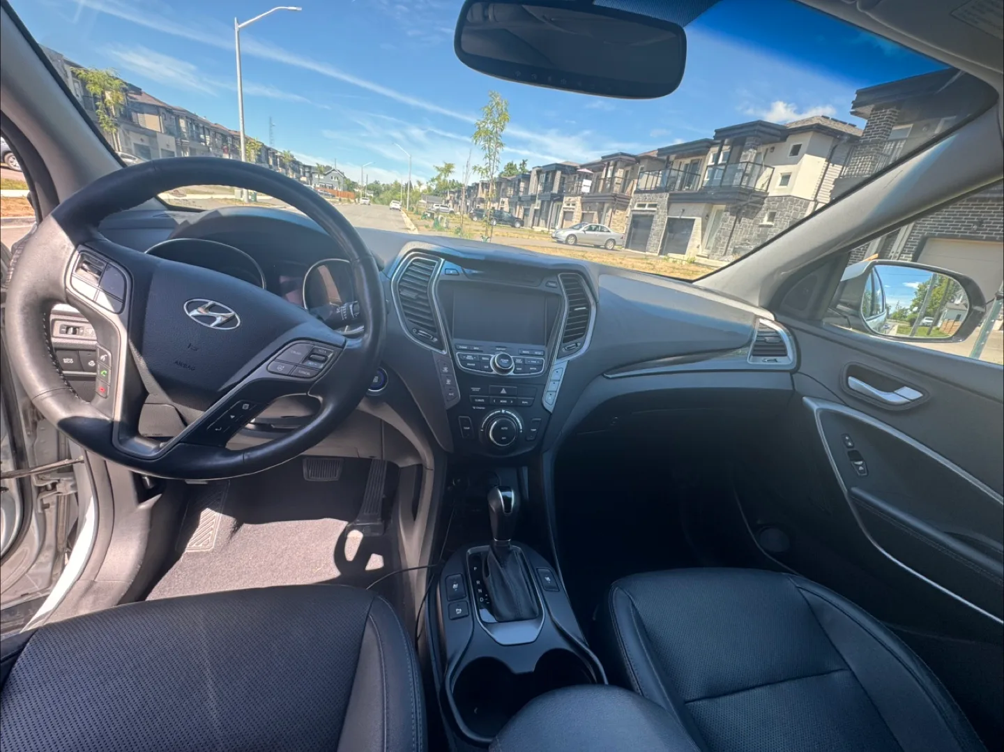 2015 Hyundai Santa Fe XL – V6 AWD – 7-Seater Family SUV image indicator(9)