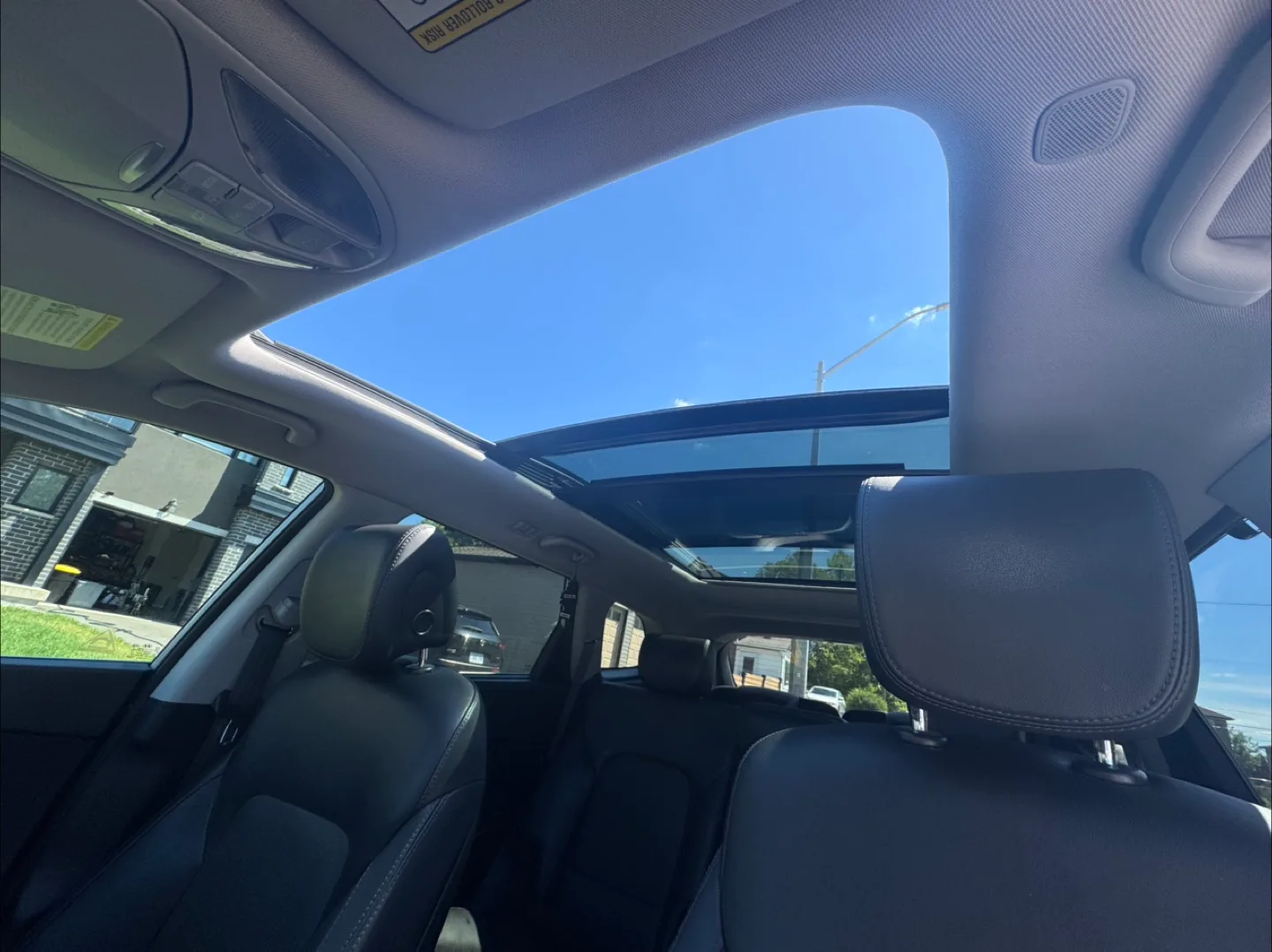 2015 Hyundai Santa Fe XL – V6 AWD – 7-Seater Family SUV image indicator(10)