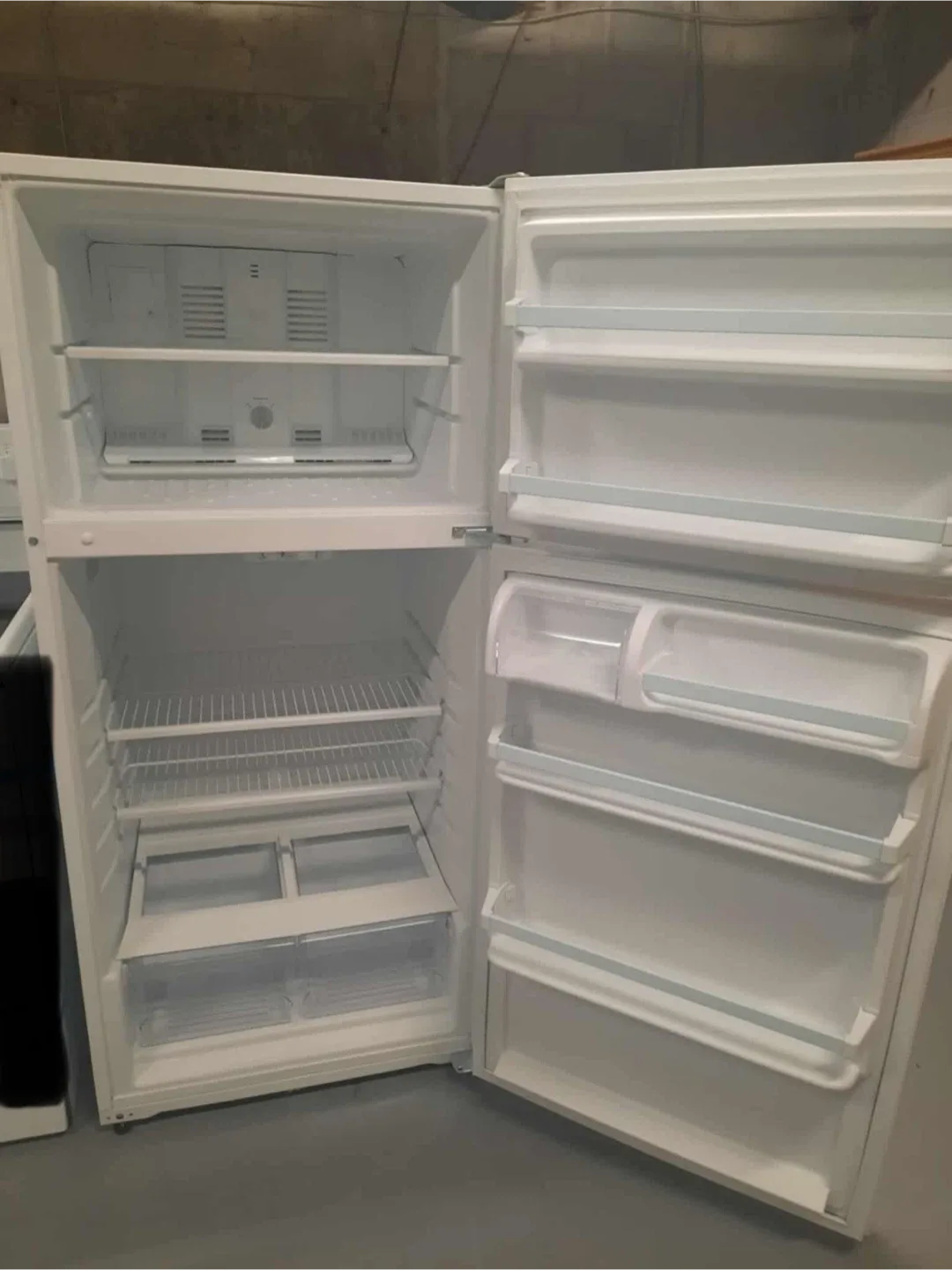 Whirlpool White Top Freezer Refrigerator image indicator(2)