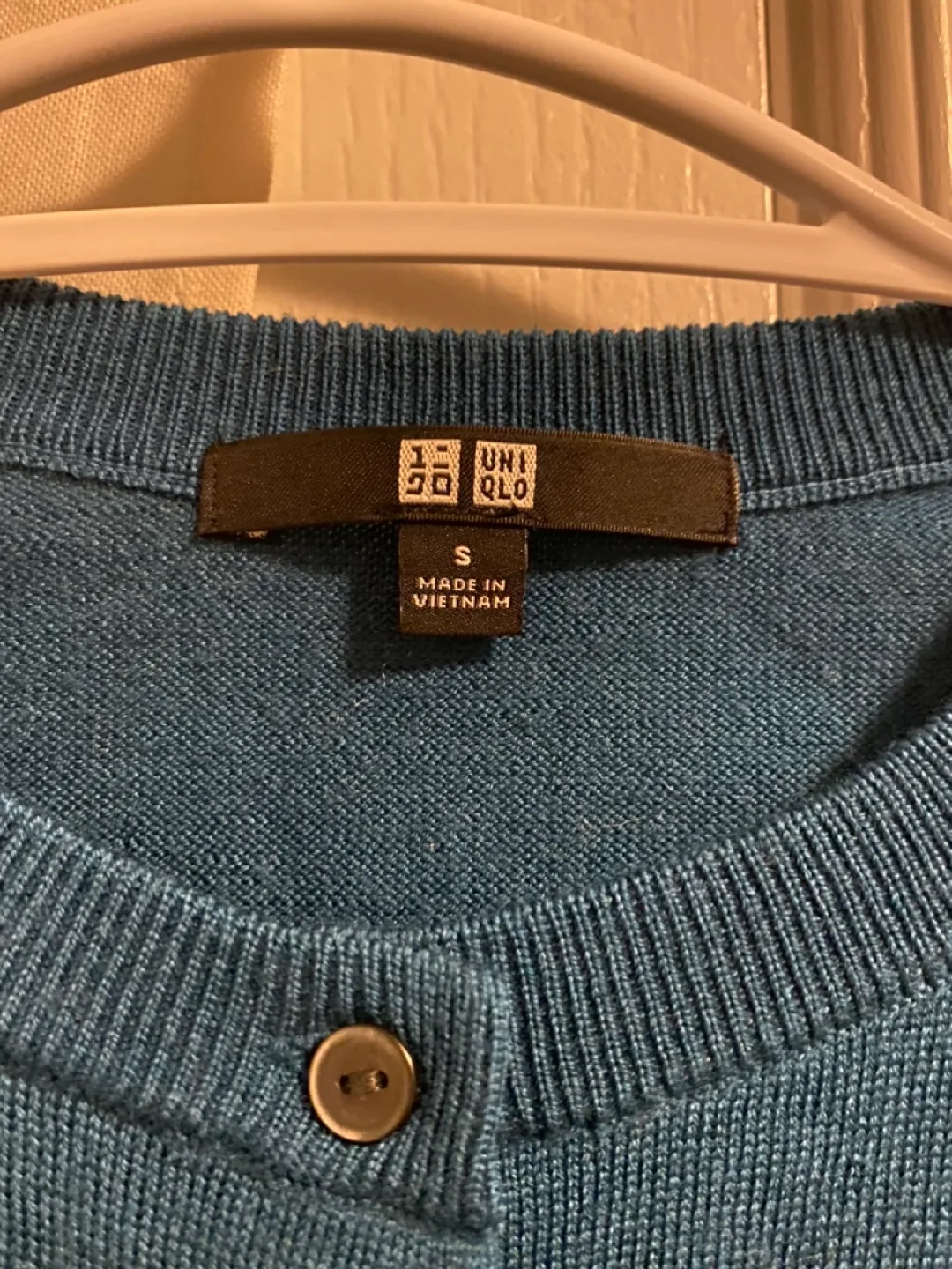 Uniqlo Merino crew neck Cardigan image indicator(2)
