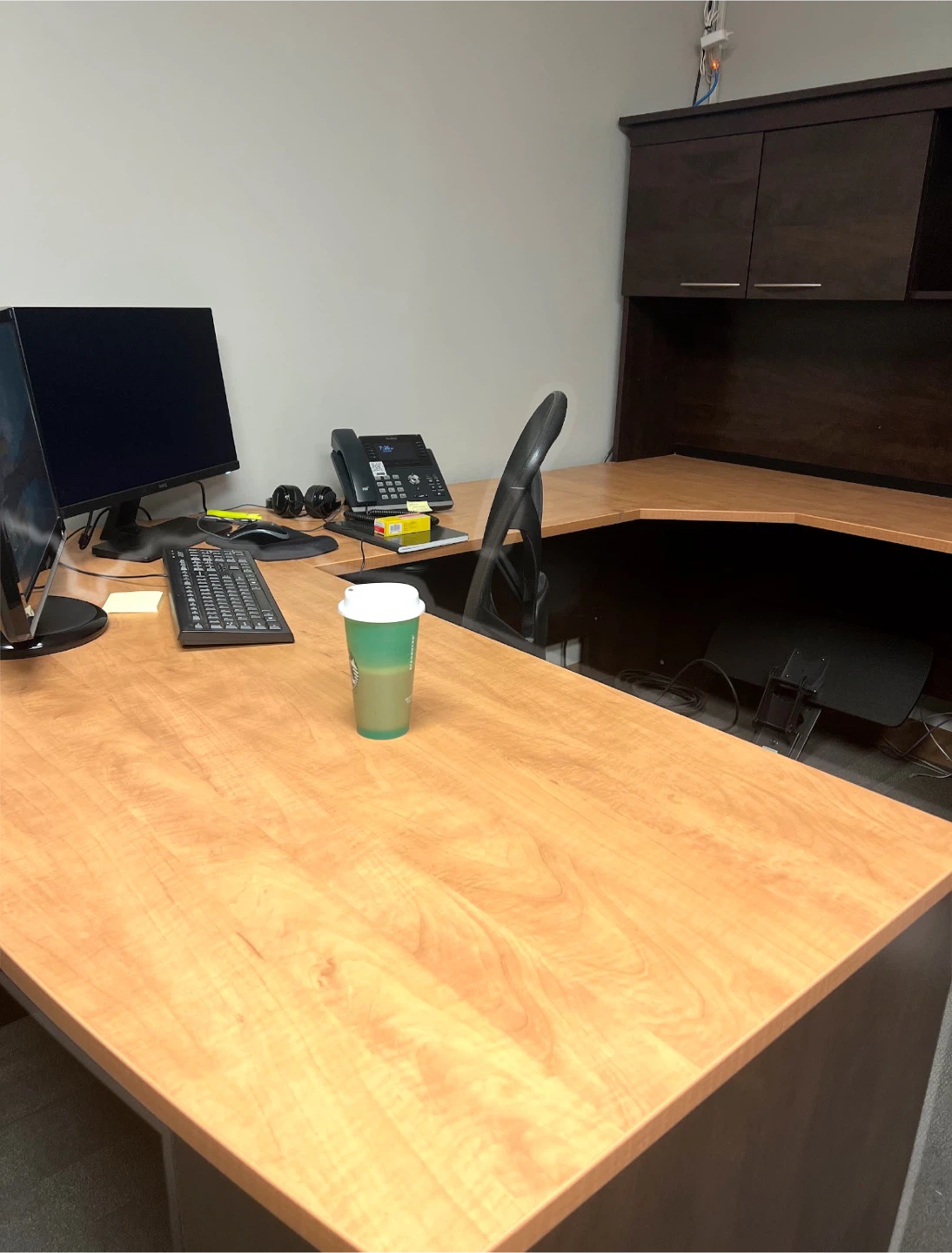Large Office Desk with Hutch - Brown and Beige - photo 3