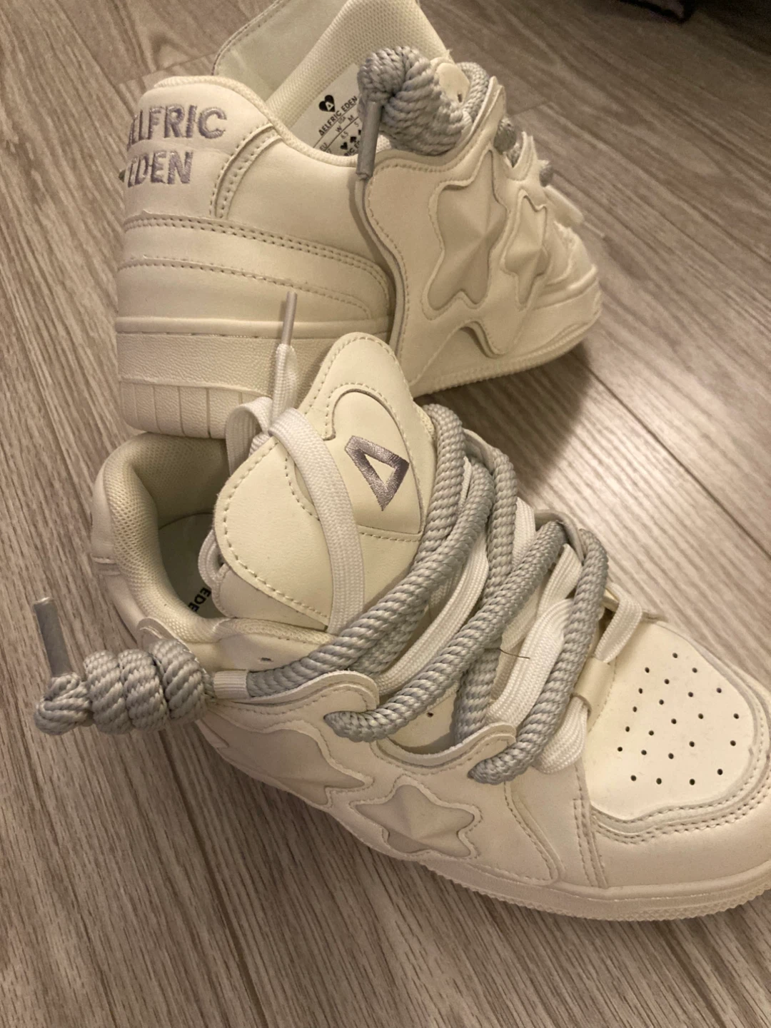 Aelfric Eden White Sneakers - Size 6.5