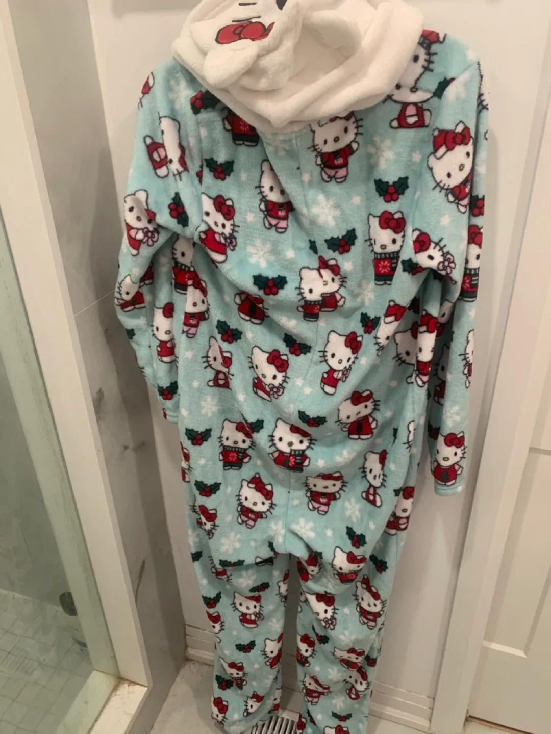 ❤️ Preloved Hello Kitty Women’s Onesie - Size M/M❤️ image indicator(4)