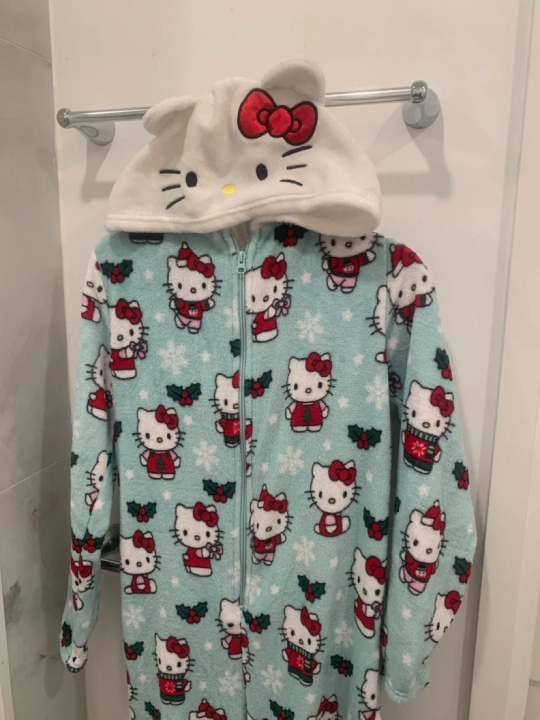 ❤️ Preloved Hello Kitty Women’s Onesie - Size M/M❤️ image indicator(6)