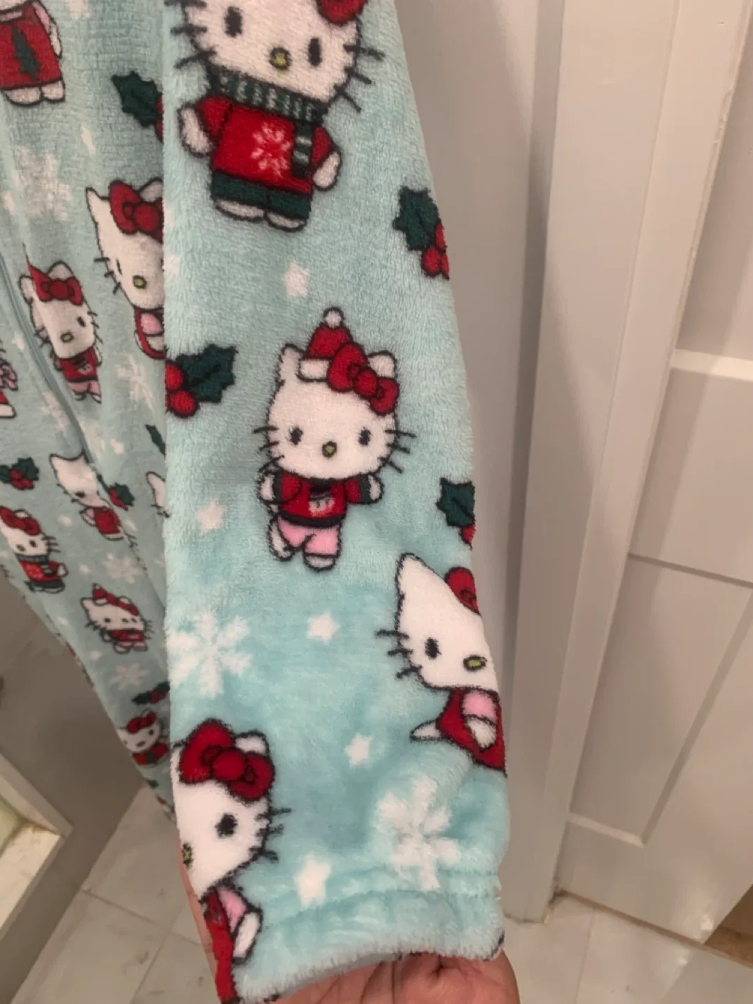 ❤️ Preloved Hello Kitty Women’s Onesie - Size M/M❤️ image indicator(5)