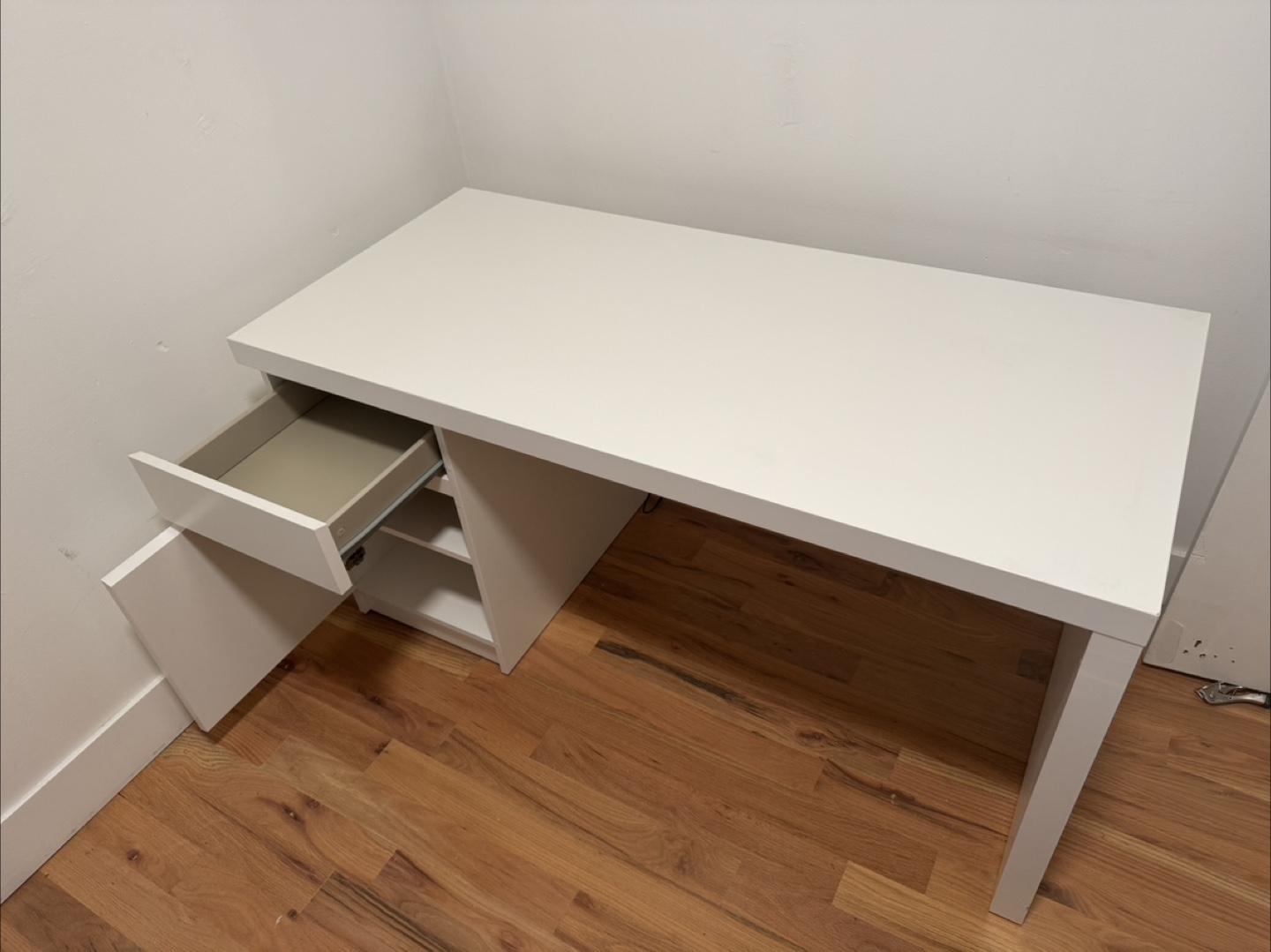 MALM Desk IKEA - photo 3