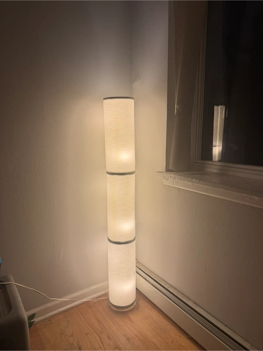 White Floor Lamp image indicator(2)