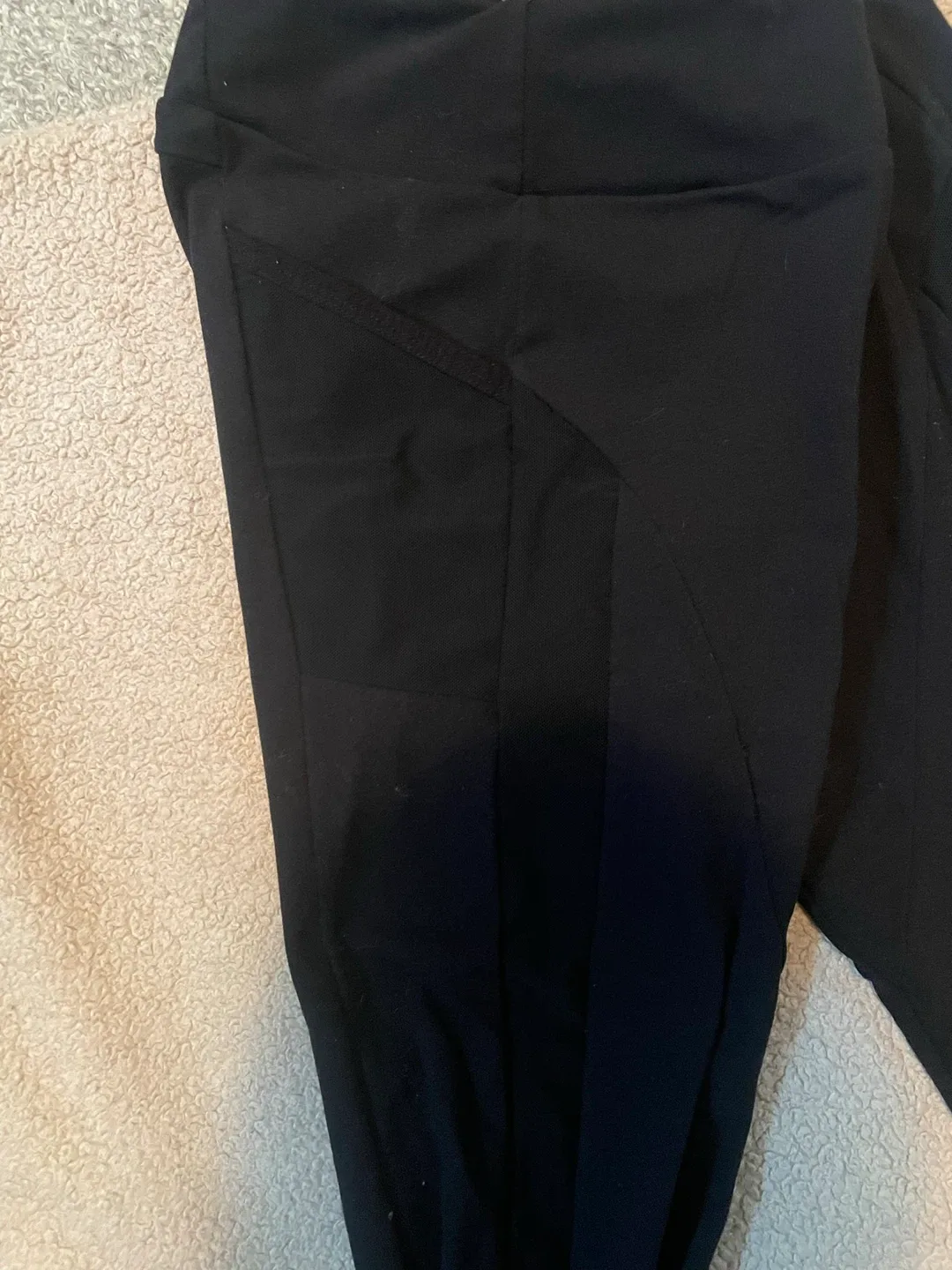 Gymshark Black Leggings - Size M image indicator(2)